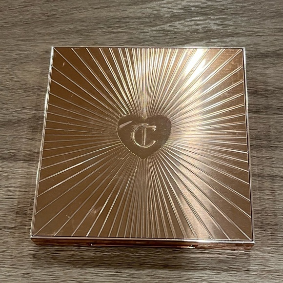 Charlotte Tilbury Instant Look of Love in A Palette Glowing Beauty - Picture 2 of 4